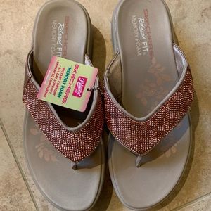 Skechers rose gold bling flip flops. Size 7.